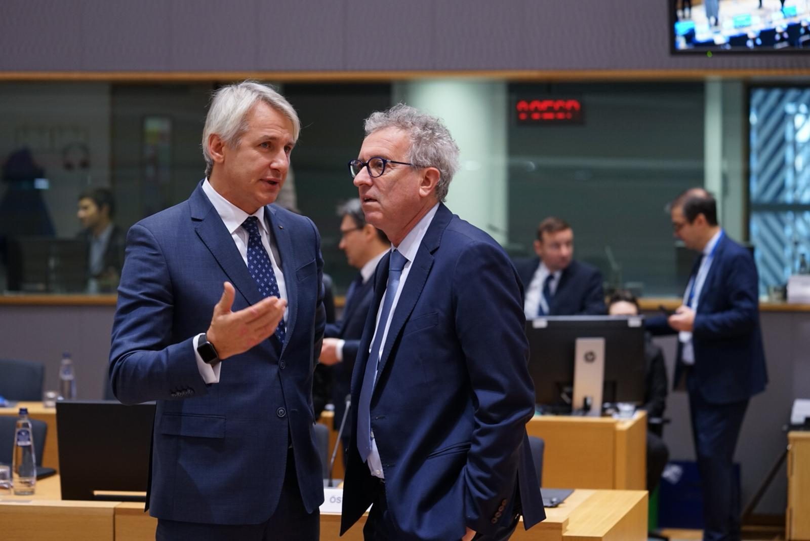 Victor Ponta, candidat la Președinția României: Fără taxe suplimentare la SGR, aplaudat de Eugen Teodorovici